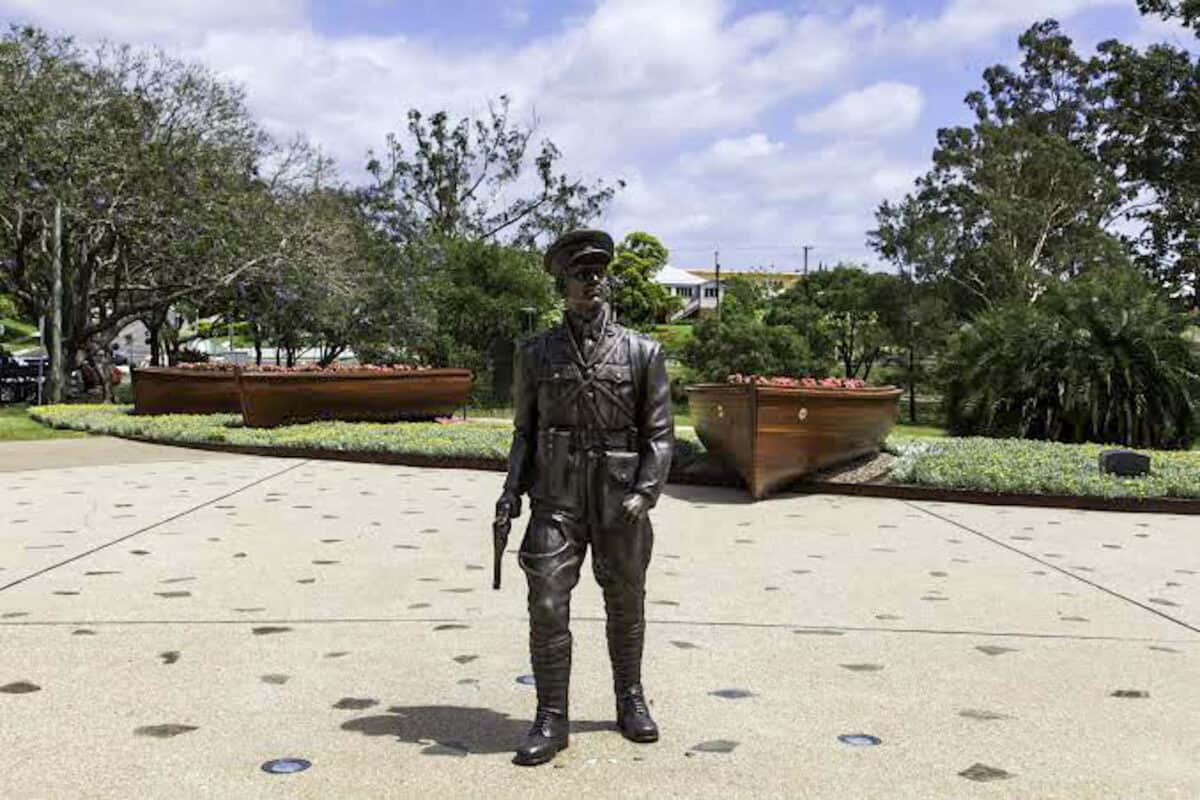 statue at Maryborough ANZAC World War One war memorial